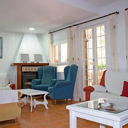 Country house La Casa De La Piscina,ideal Familias Y Grupos *